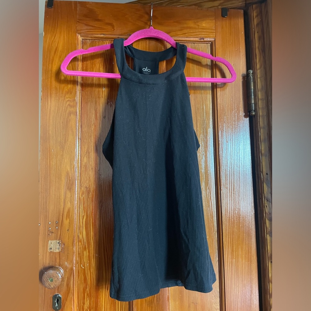 Alo black tank top with built in bra SzS